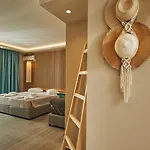 Iniohos Zante &