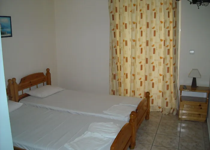 Iniohos Zante & 3* Argassi