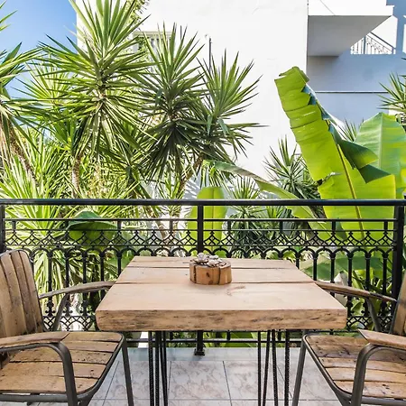 Iniohos Zante & מלון