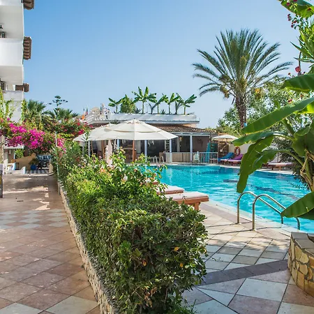 Iniohos Zante & מלון ארגאסי